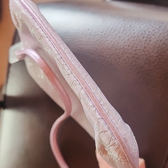 Coach Shimmering Lurax Light Lavender Wristlet w/matching Hang Tag Euc - Picture 5 of 10